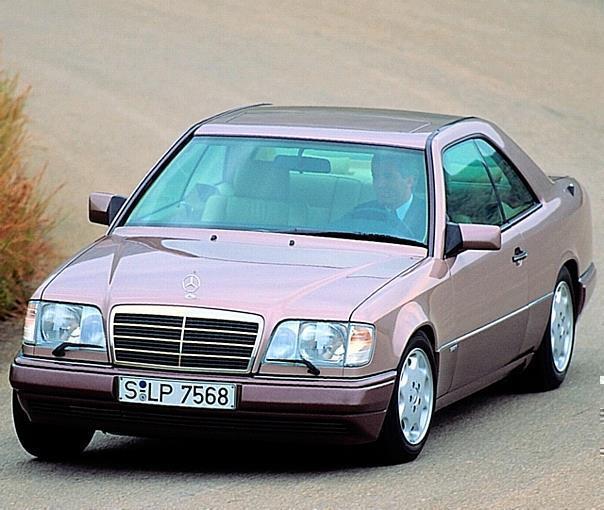 Mercedes-Benz E-Klasse Coupé der Baureihe 124 (1987 bis 1996). Das Foto aus dem Jahr 1993 zeigt ein Fahrzeug nach der letzten großen Modellpflege.